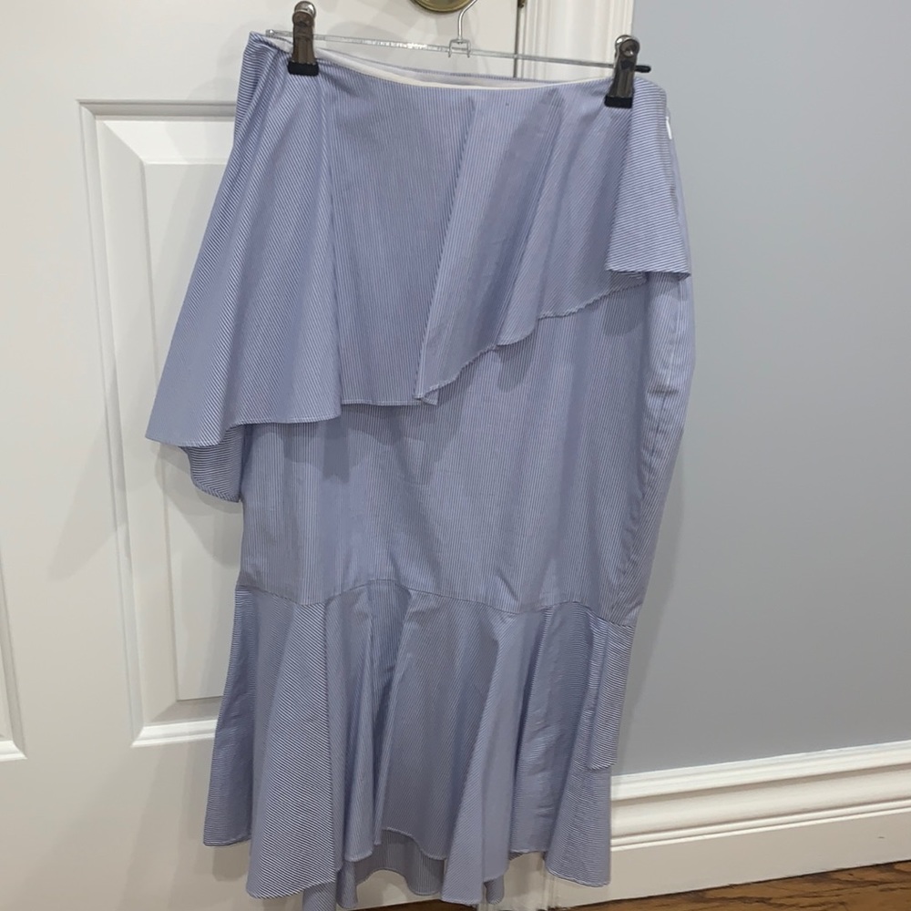 Gorgeous and flattering midi skirt